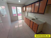 Akçay Sarıkız`dan Altınkum`da Doğalgazlı Geniş Ön Cephe Otoparklı Satılık 2+1